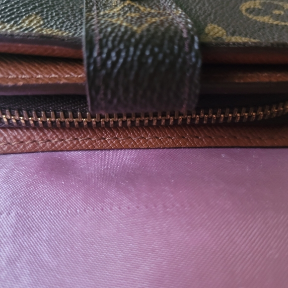 LV Wallet (AUTHENTIC) - Picture 9 of 16